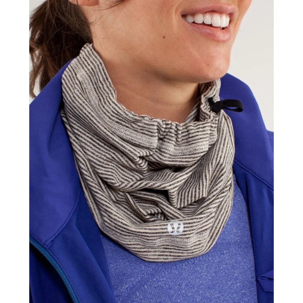 Lululemon Brisk Run Neck Warmer Gaiter Infinity Scarf Heathered Purple Drawcord